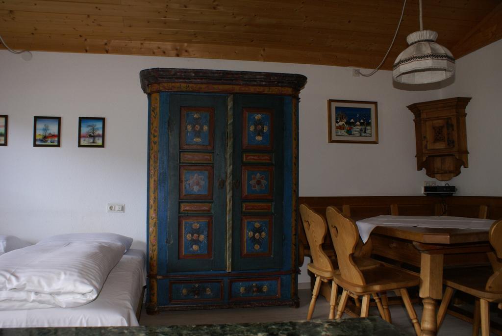 Haus Schuschnig Apartment Бад Клайнкирххайм Стая снимка